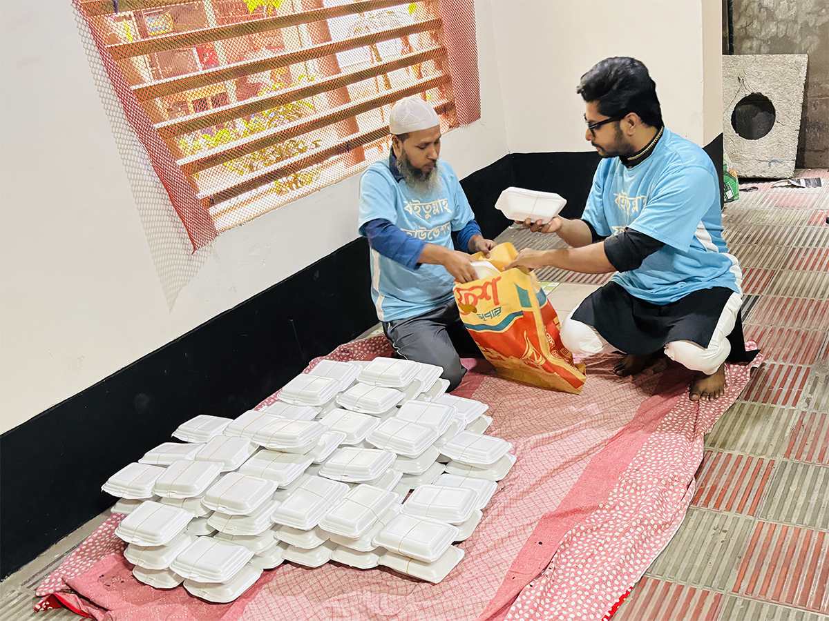 ছিন্নমূল মানুষের জন্য খাদ্য সহায়তা