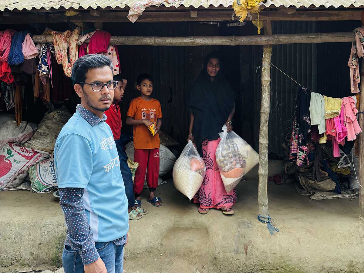ছিন্নমূল মানুষের জন্য খাদ্য সহায়তা