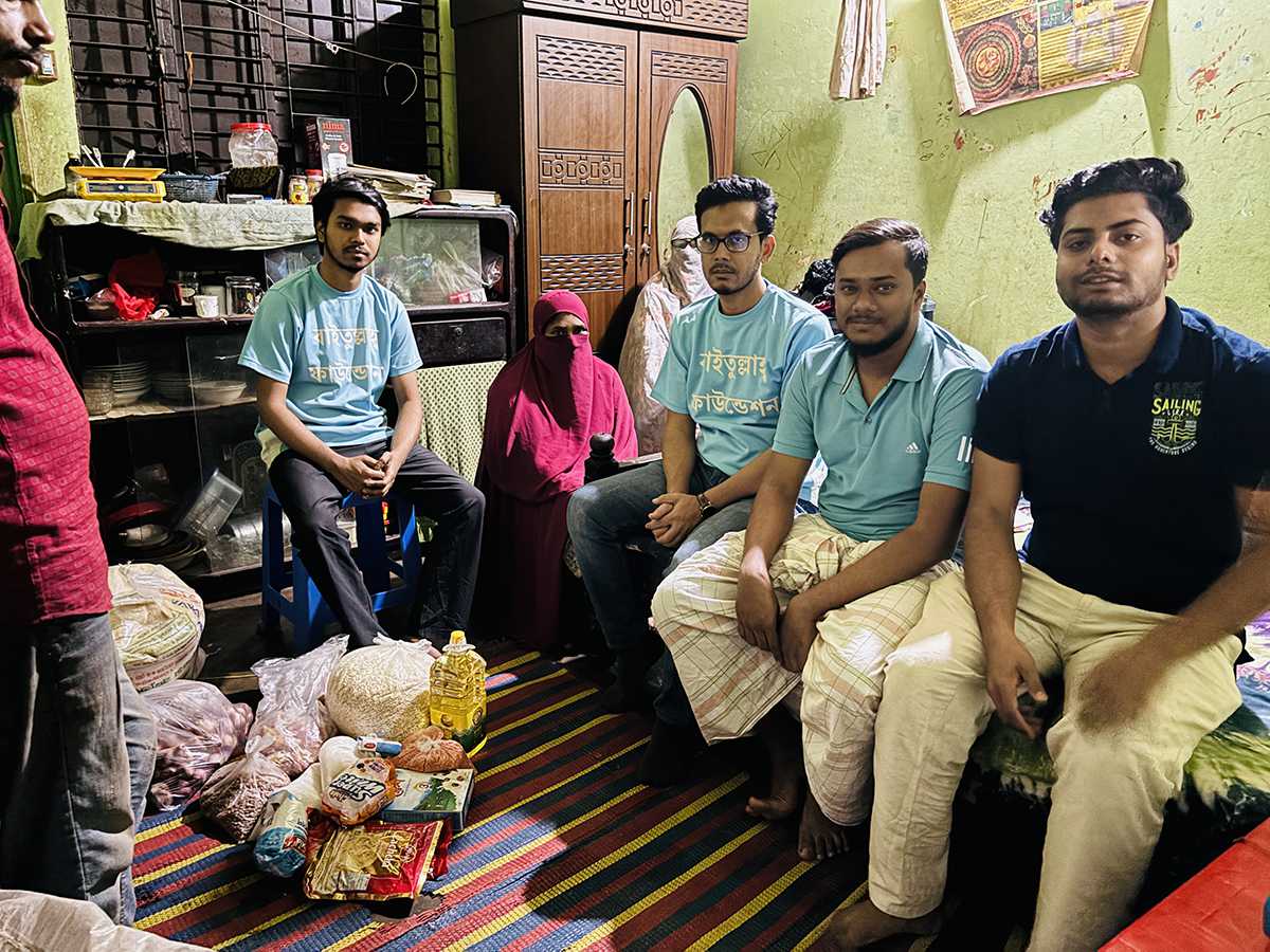 ছিন্নমূল মানুষের জন্য খাদ্য সহায়তা