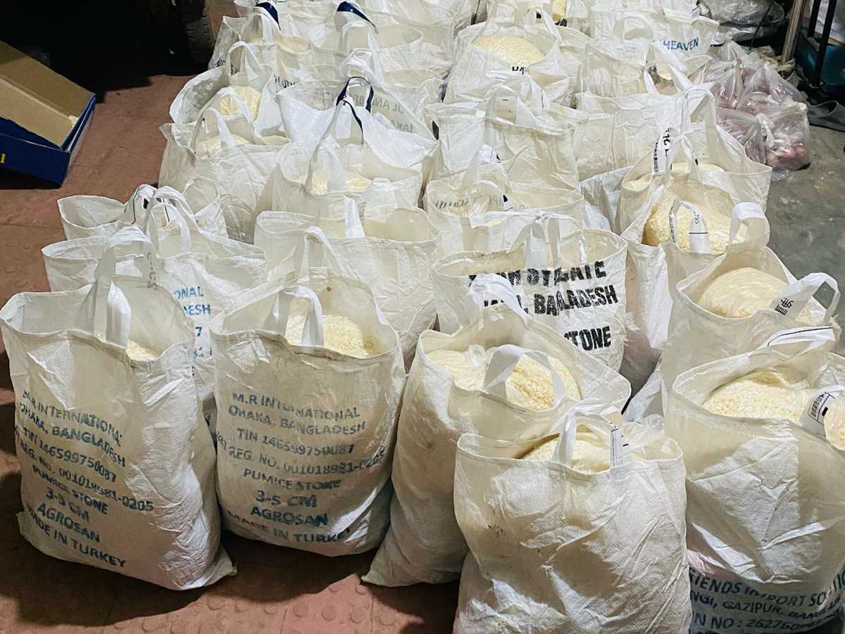 পবিত্র রমজানে ইফতার সামগ্রী বিতরণ